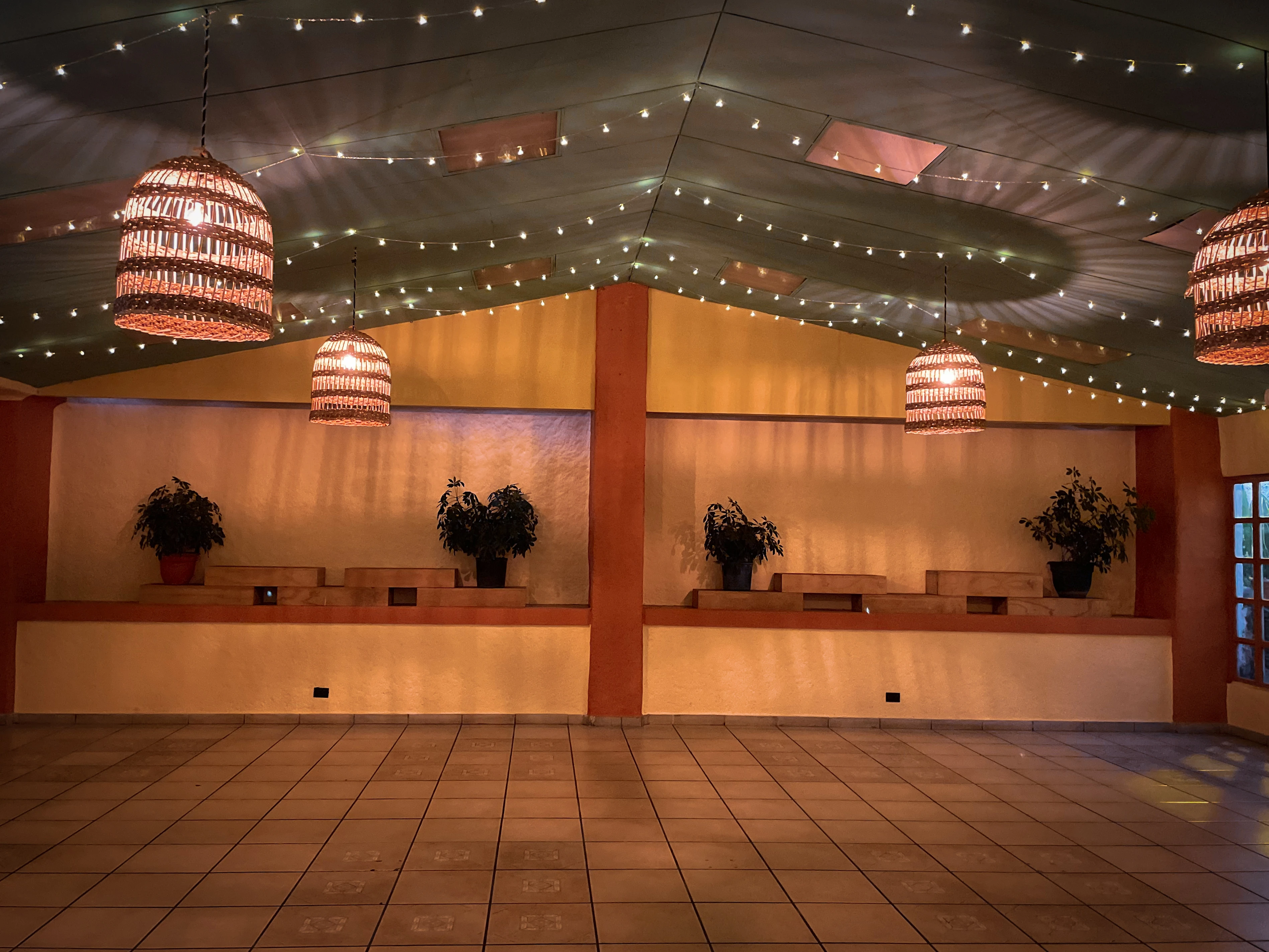 Salon Kalpataru guirnaldas y luces